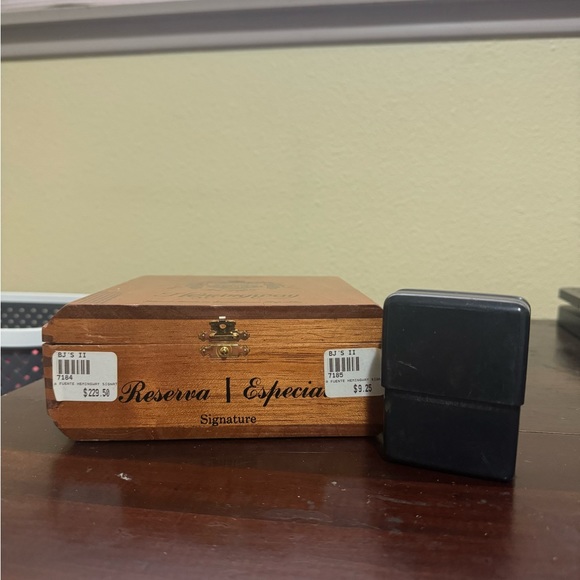 Classic Hemingway Cigar Wooden Box - Picture 1 of 10